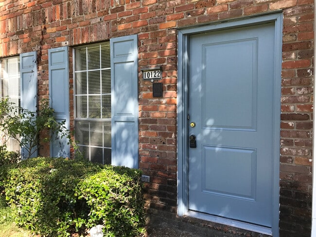 Building Photo - 2BR/1.5BA River Oaks townhome for lease by...