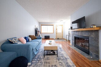 Building Photo - 17326 Lilac Ln SE