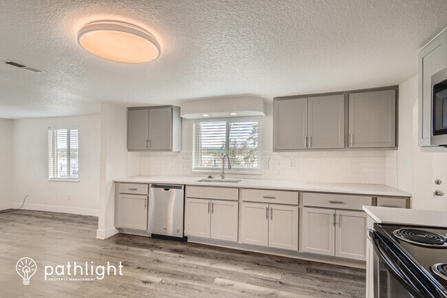 Foto del edificio - 2995 S Zuni Street, Denver, CO, 80236
