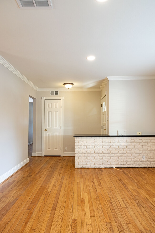 Entry. - 3618 Broadmead Dr