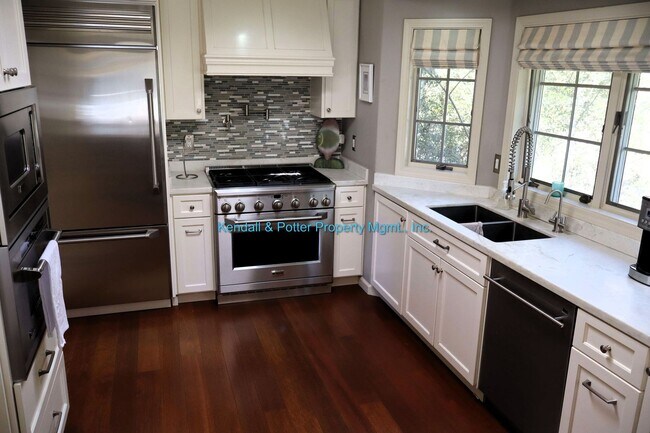 Building Photo - Furnished Yacht Harbor Retreat