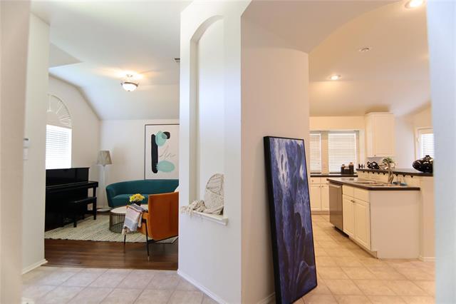 Building Photo - 3300 Bluegrass Dr