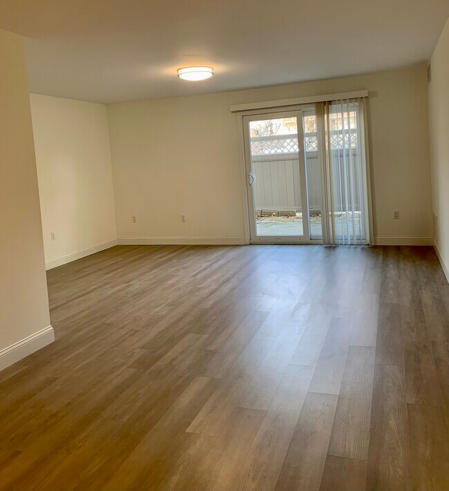 Foto del edificio - Natick Village