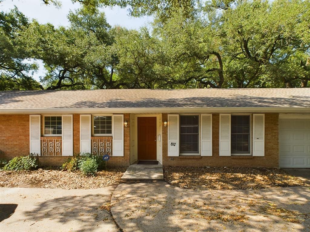 Foto principal - 817 E 38th St