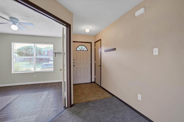Building Photo - 8211 Leaning Oak Ct