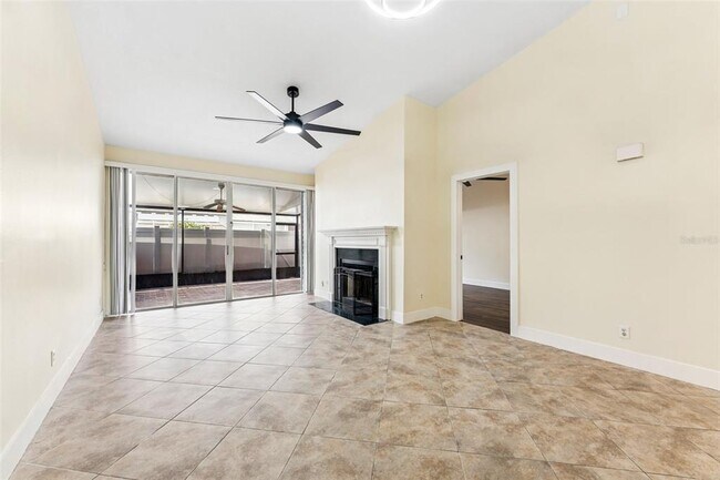 Foto del edificio - 16117 Rambling Vine Dr E