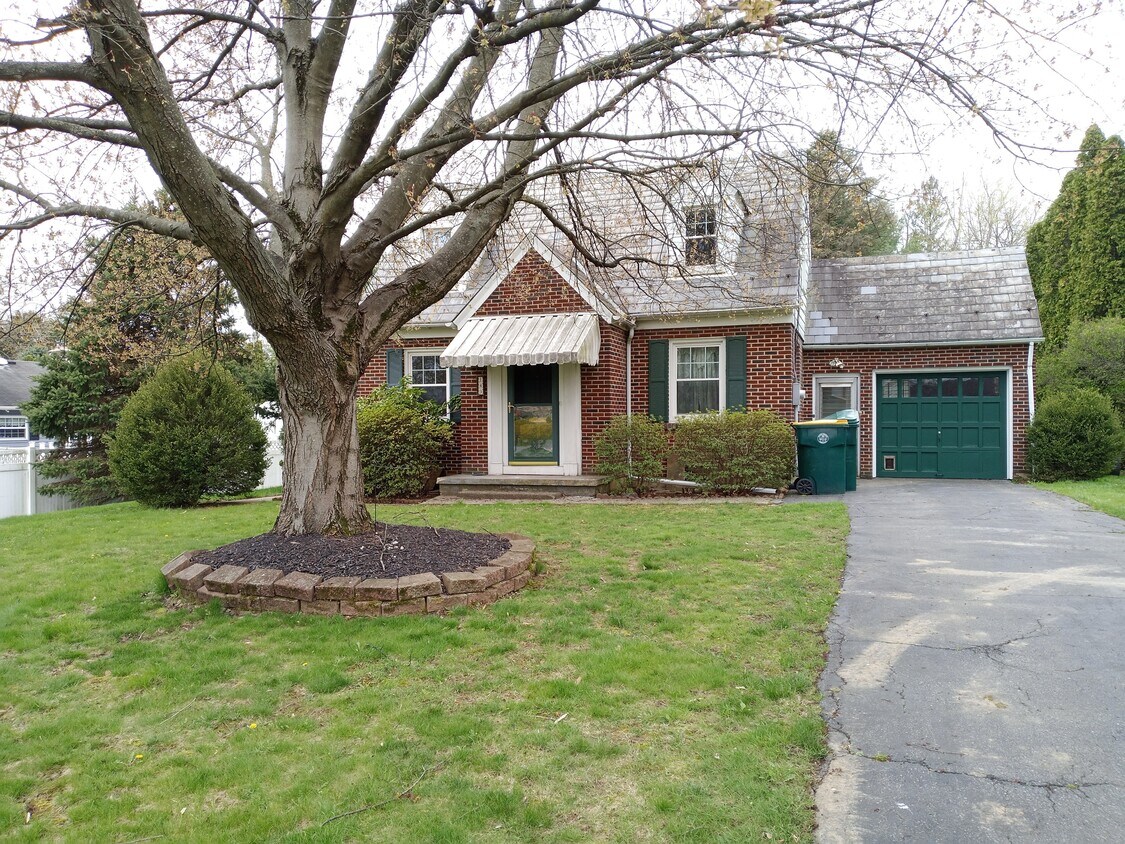Primary Photo - 149 N Greenwood Ave