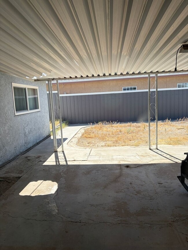 Building Photo - Very Spacious 4 bedroom in Needles, CA