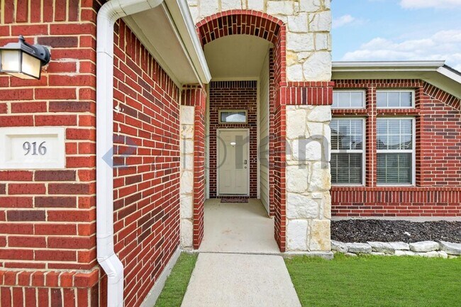 Foto del edificio - 916 Reveille Rd