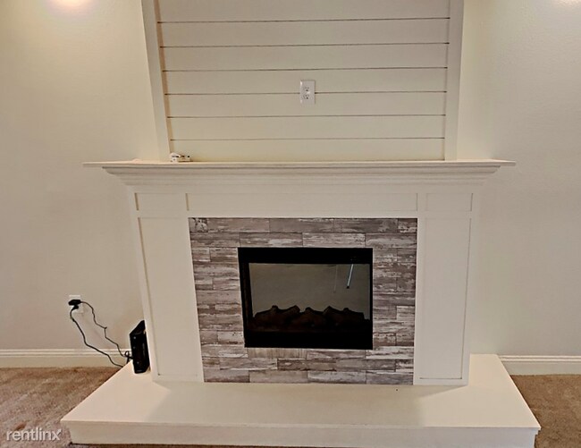 Building Photo - 4 br, 3 bath House - 5024 Calmont Ave