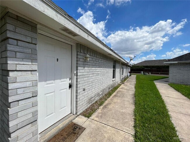 Building Photo - 16 S Logan Dr