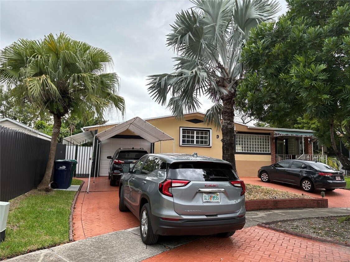 Foto principal - 9470 SW 79th St