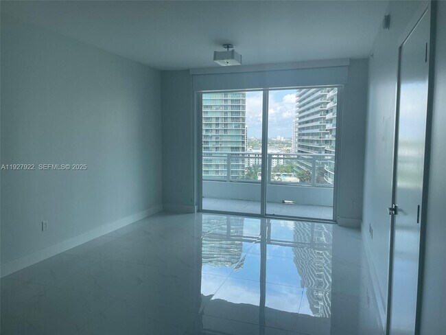 Building Photo - 1080 Brickell Ave