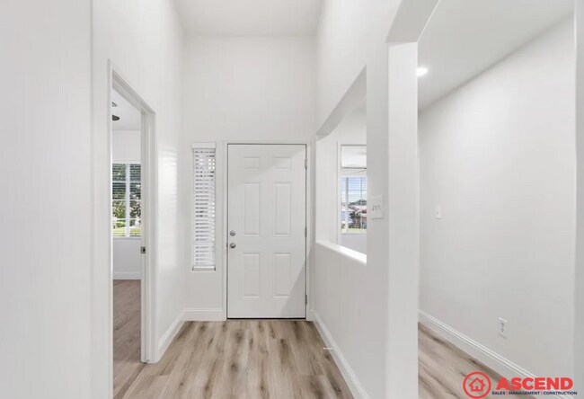 Foto del edificio - Spacious 4BD/2BA Home in Bakersfield (93312) – Garage, Fireplace & Pet-Friendly!
