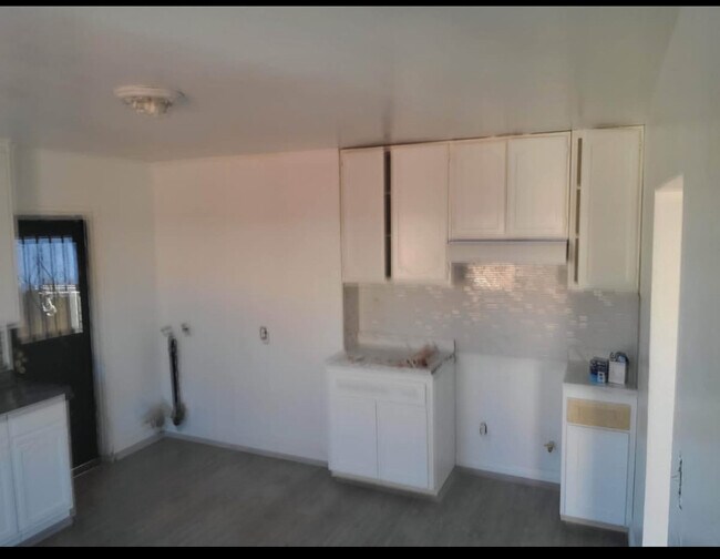 Foto del edificio - 3530 E 61st St