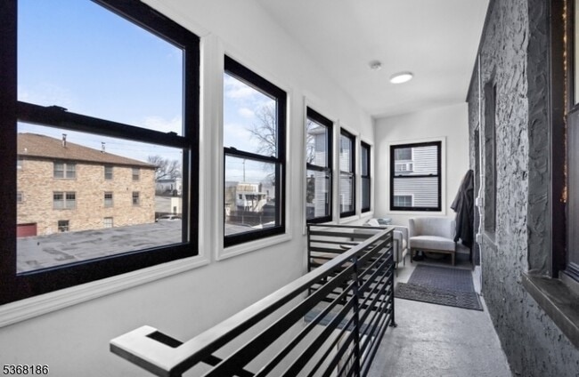 Building Photo - 31 Heckel St