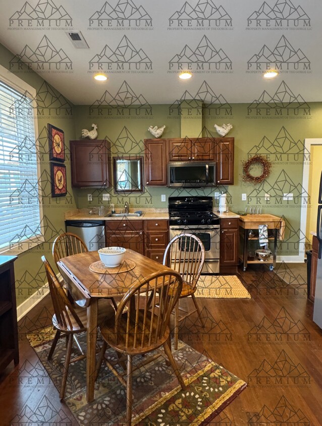 Foto principal - 1006 E 2nd St