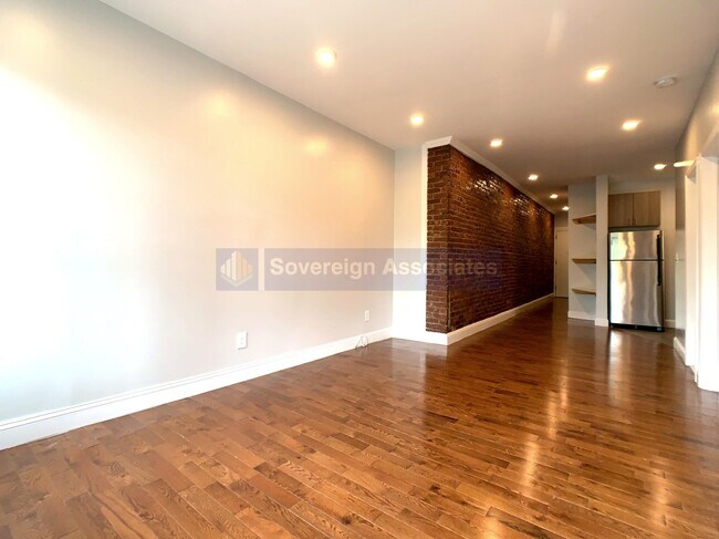 Foto del edificio - 184 Nagle Ave