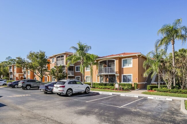 Building Photo - Remodeled, Move-In Ready 3-Bedroom Condo in Prime Naples Location