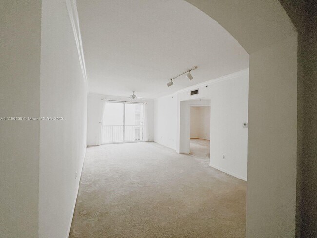 Building Photo - 9172 Collins Ave
