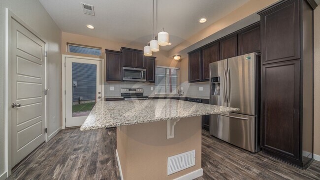 Foto del edificio - Low Maintenance Living In Banning Lewis Ranch