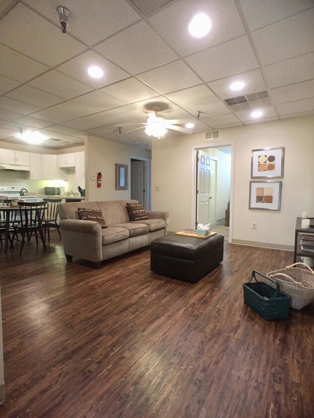 818 E Broadway Unit B, Columbia, MO 65201 Room for Rent in Columbia