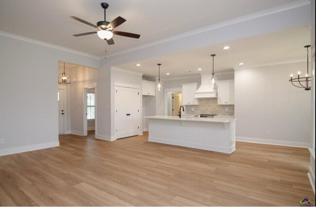 Building Photo - 212 Willowbrook Ln