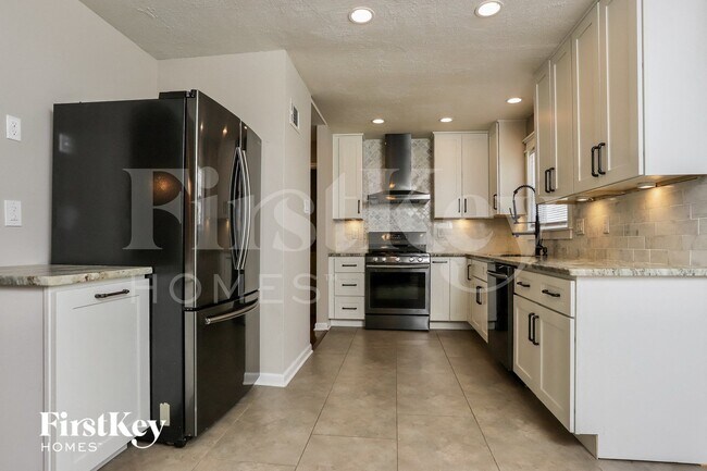 Foto del edificio - 1646 Stardust Dr