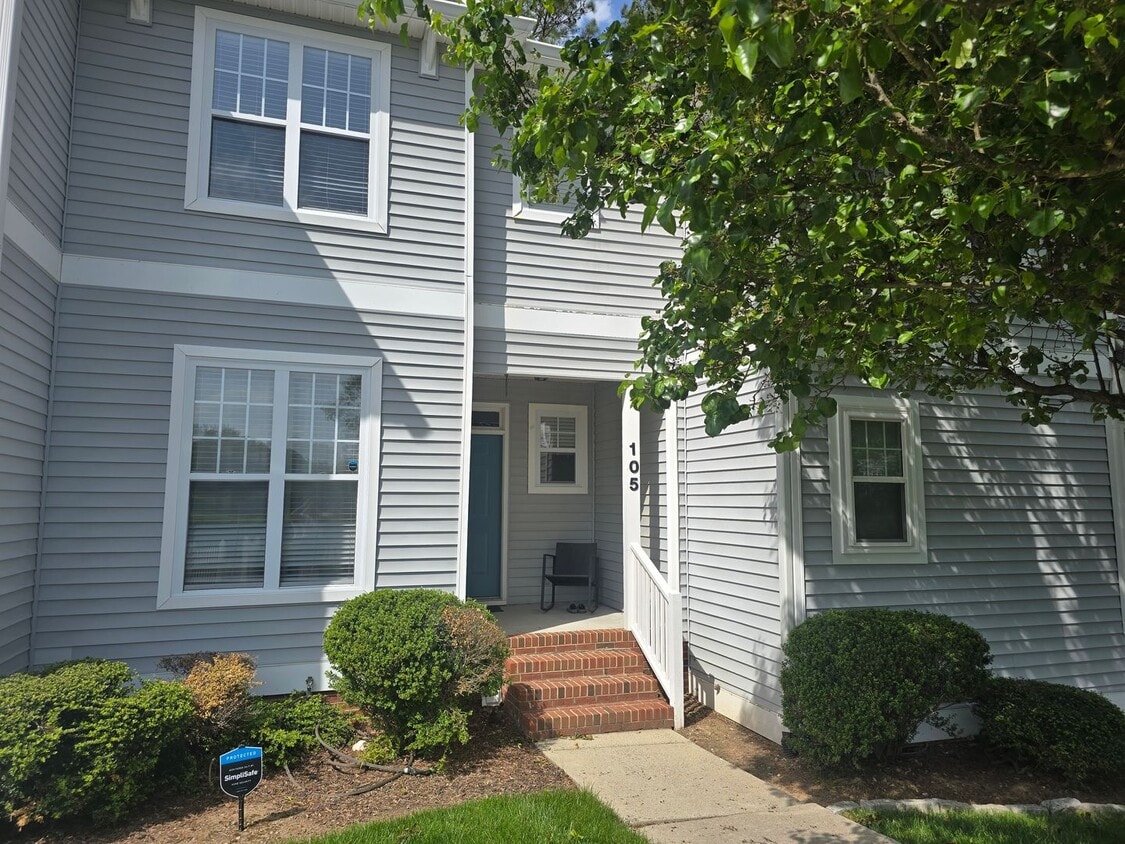 Primary Photo - Beautifully Furnished 2-Bedroom Townhome i...