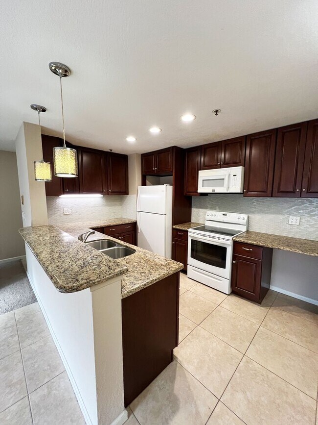 Foto del edificio - 2 Bed/2 Bath Upgraded Condo in Presidio Pl...