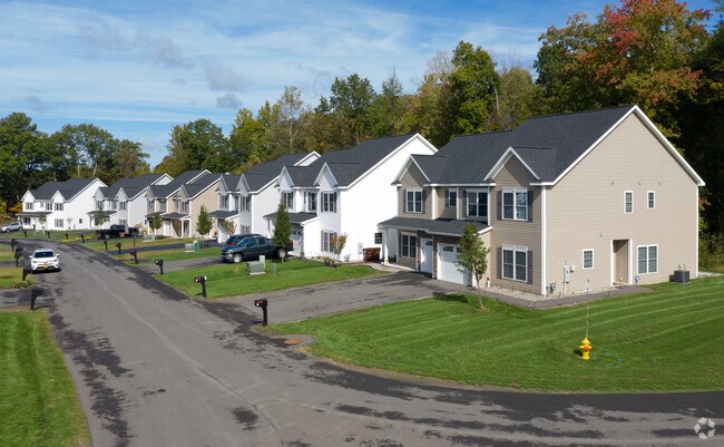 Foto del edificio - Trinity Manor Luxury Townhomes