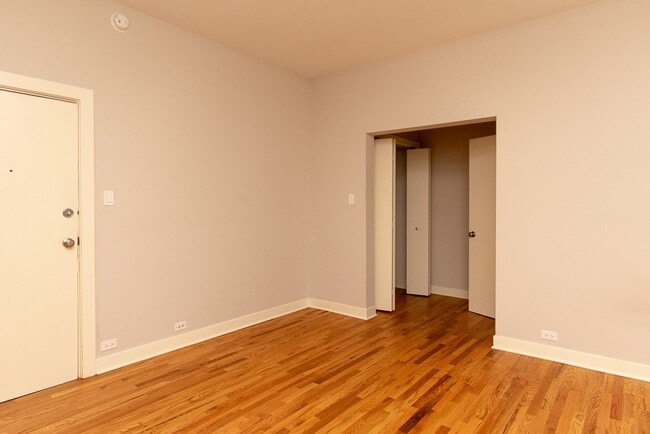 Foto del edificio - 2425 N Kedzie Blvd