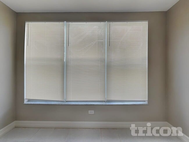 Foto del edificio - 2793 W Price Blvd