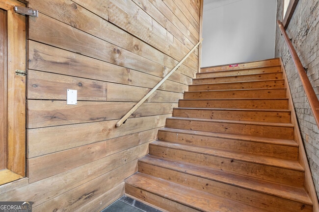 Building Photo - 610 Madola Rd