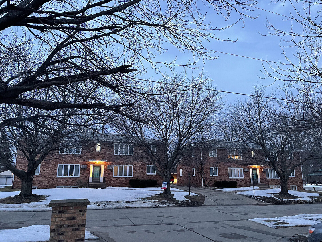 Hodge Park - 2111 35th St