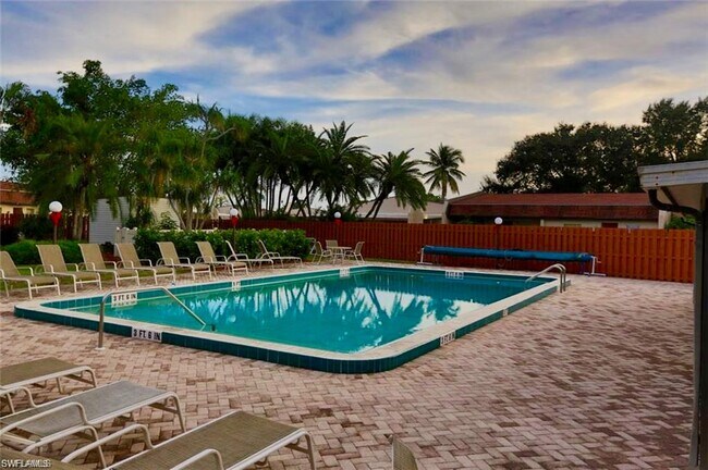 Foto del edificio - 6300 South Pointe Blvd
