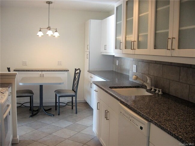 Building Photo - 500 High Point Dr
