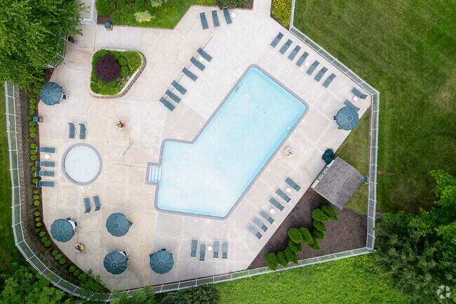 Piscina - Walnut Crossing Apartments