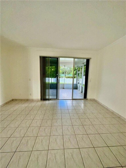 Foto del edificio - 7470 NW 1st Pl