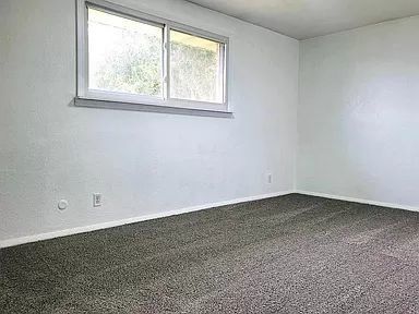 Building Photo - Brick duplex in great location