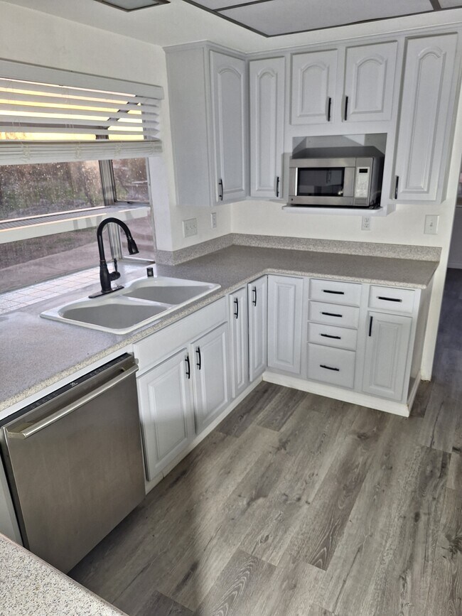 Foto del edificio - 18333 Harley John Rd