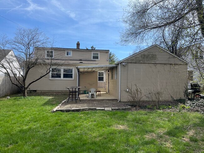 patio trasero - 884 W 9th Ave