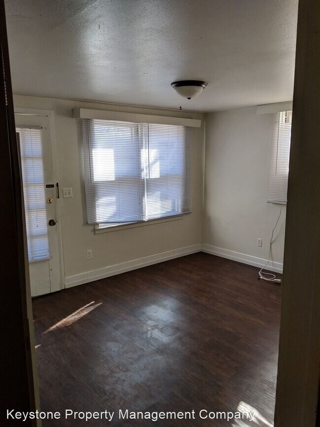 Building Photo - 1 br, 1 bath House - 1225 E. Davenport Str...