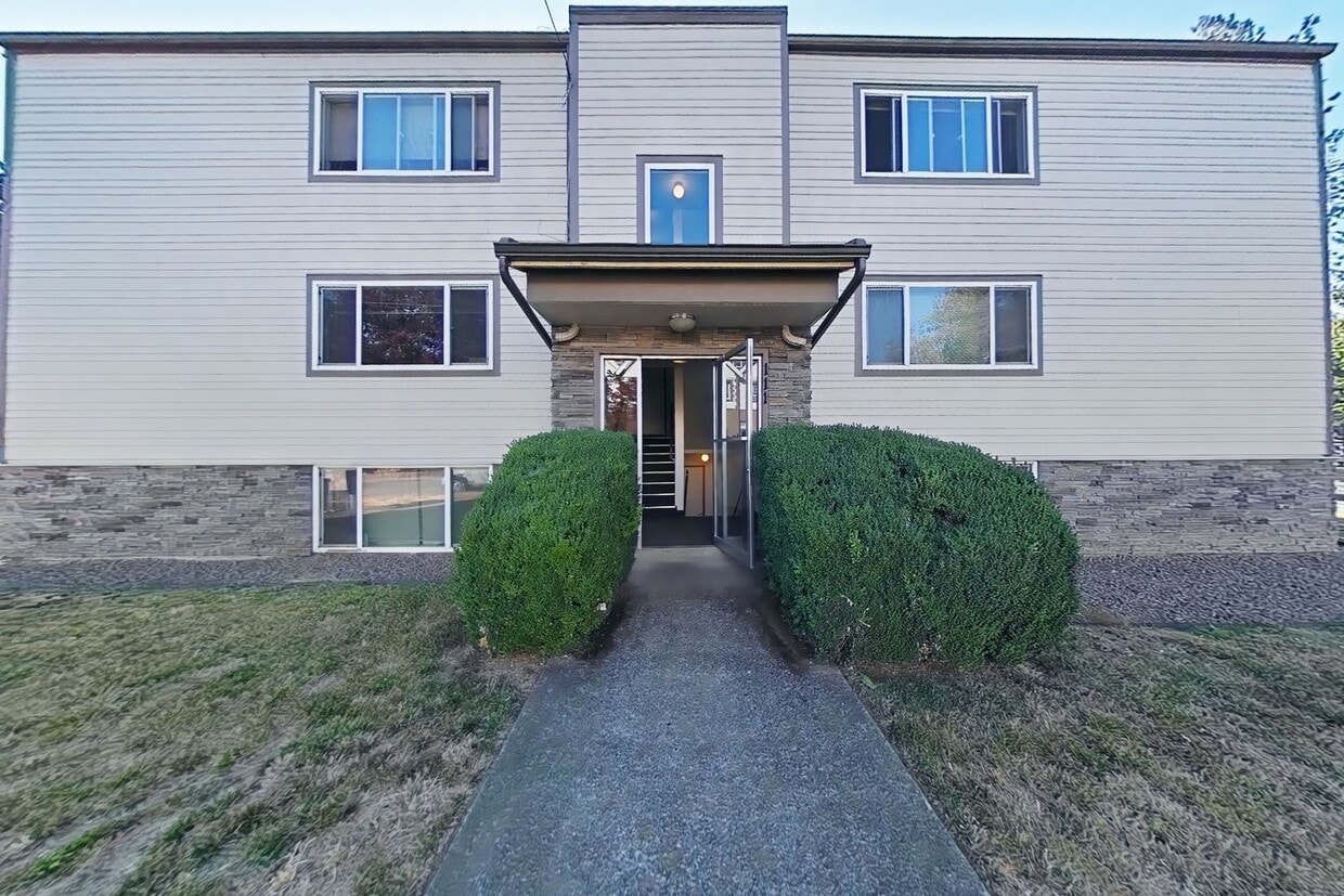 Primary Photo - 2 Bedroom Apartment ~ Close to Campus ~ Ca...
