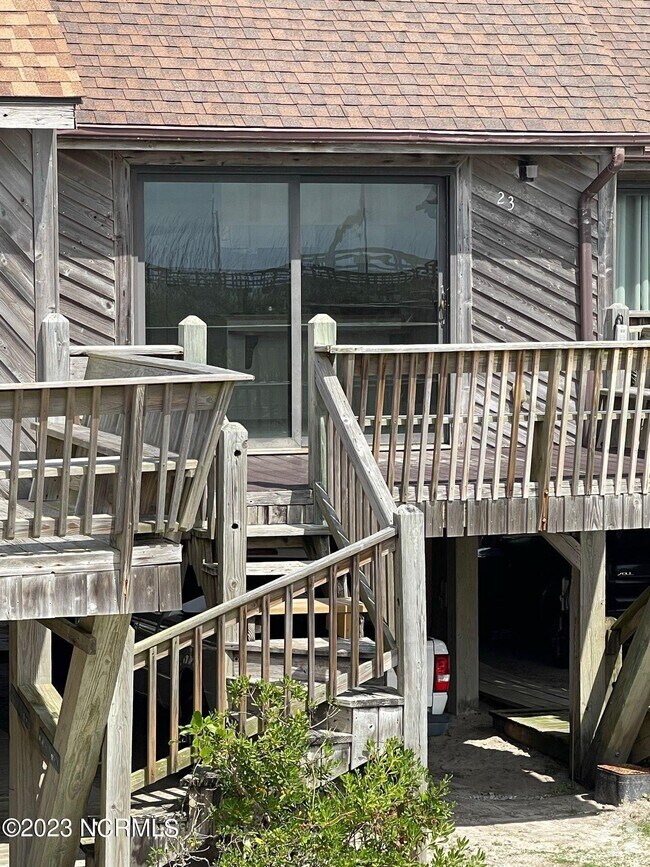 Apartments under 2,000 in North Topsail Beach, NC 6 Rentals
