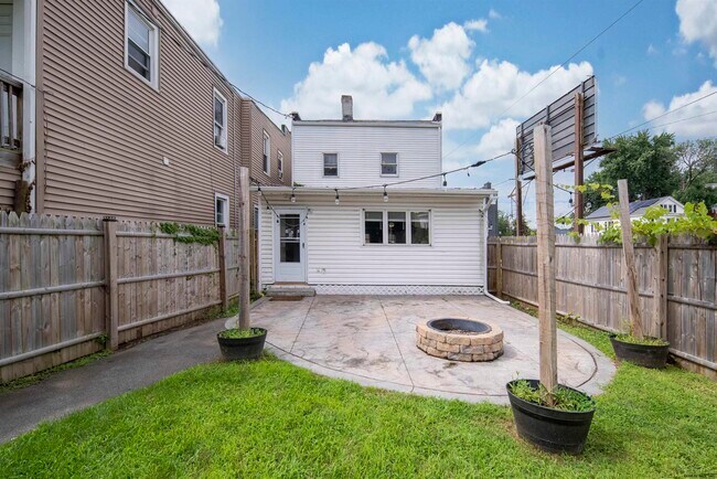 Foto del edificio - 690 2nd Ave