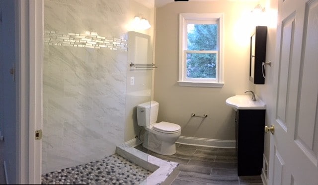 Master bath - 1100 N Stafford St