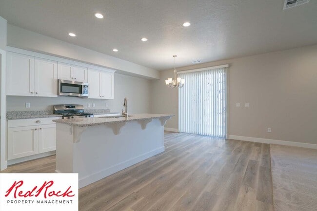Foto del edificio - Modern 4-Bed Townhome in Hurricane Heights
