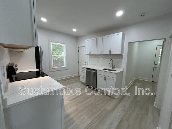 Building Photo - 71 Paine St