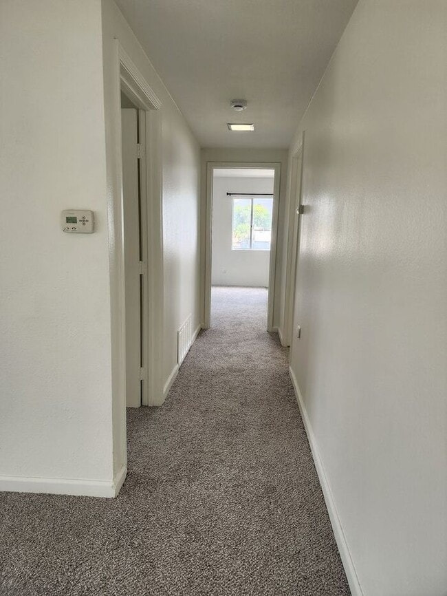 Building Photo - SPACIOUS 3BR / 2BA unit with Covered Parki...